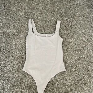 Babaton bodysuit taupe